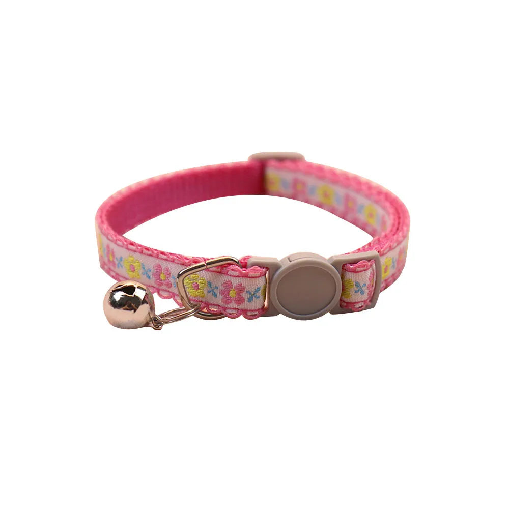 Collar para Gatos con Flor Tejida a Mano y Campanita – Ajustable, Seguro y Retro para Perros y Gatos
