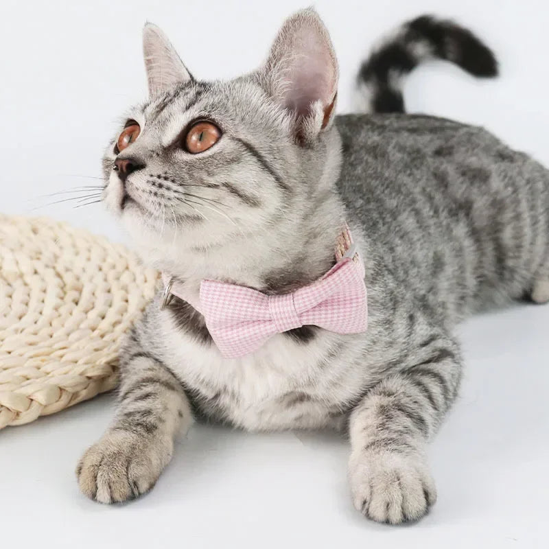 Collar para Gato con Pajarita Ajustable | Diseño Cuadros, Ligero y Cómodo para Mascota