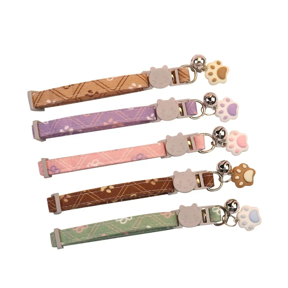 Collar Ajustable con Huellas para Gatos, Gatitos y Perros Pequeños | Cierre de Seguridad Breakaway con Cascabel