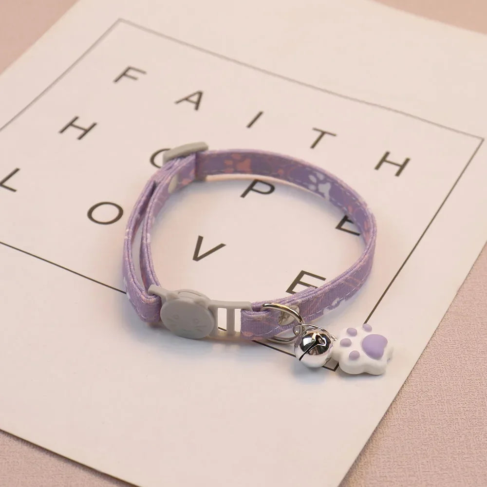 Collar Ajustable con Huellas para Gatos, Gatitos y Perros Pequeños | Cierre de Seguridad Breakaway con Cascabel