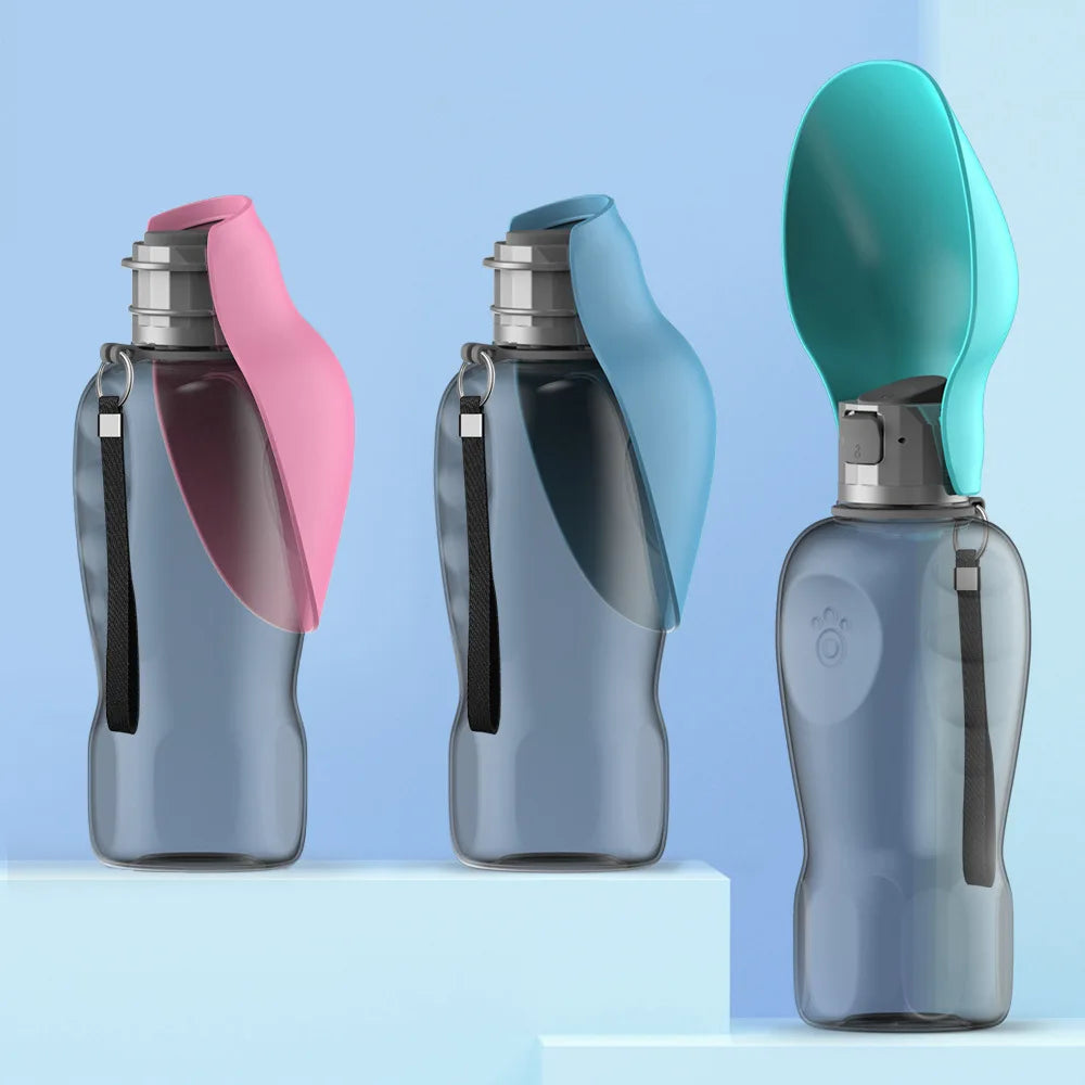 Botella de agua portátil para perros y gatos – diseño de hoja, práctica y plegable 🌿