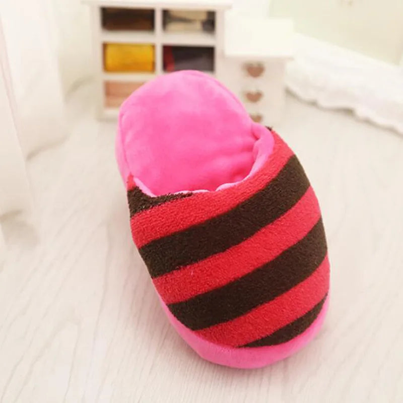 Juguete de Peluche con Sonido para Perros y Gatos – Forma de Pantufla | Masticable, Suave e Interactivo